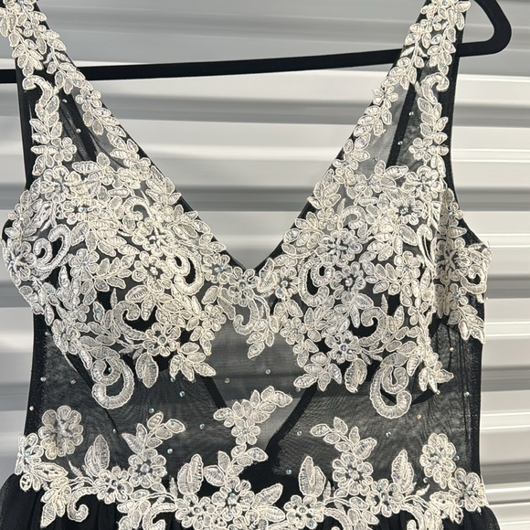 Elegant Blondie Nites black evening/prom dress in size 9 (juniors). - Picture 4 of 6